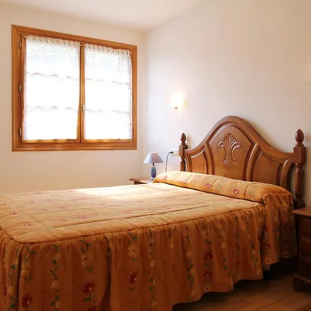 Apartamentos Los Tilos Benasque Zimmer foto