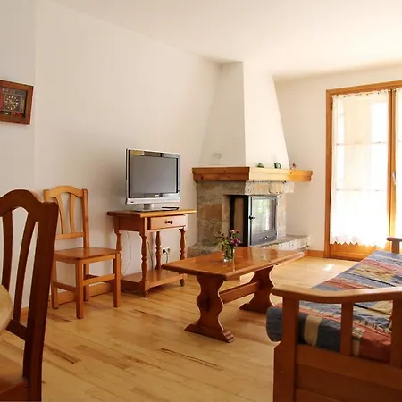 Apartamentos Los Tilos Benasque Zimmer foto
